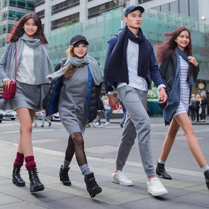 <strong>Đi chơi mặc gì ? Cho nam và nữ siêu cuốn hút</strong>