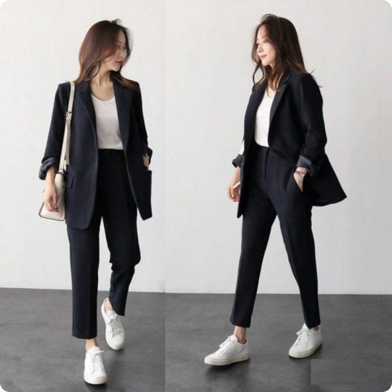 Nữ mặc vest vs sneaker
